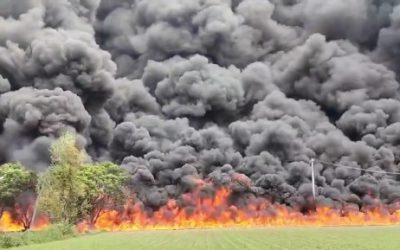 NUBE NEGRA VISIBLE DESDE PUEBLA Y TLAXCALA, DERIVADO DE UN INCENDIO EN ATZOMPA