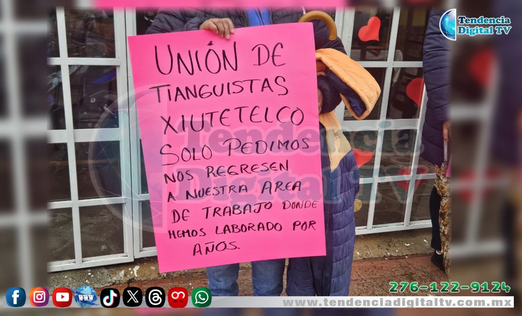 Tianguistas dejan incomunicado a Xiutetelco. Se niegan a no ubicarse en otra calle del centro.