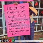 Tianguistas dejan incomunicado a Xiutetelco. Se niegan a no ubicarse en otra calle del centro.