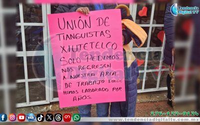 Tianguistas dejan incomunicado a Xiutetelco. Se niegan a no ubicarse en otra calle del centro.